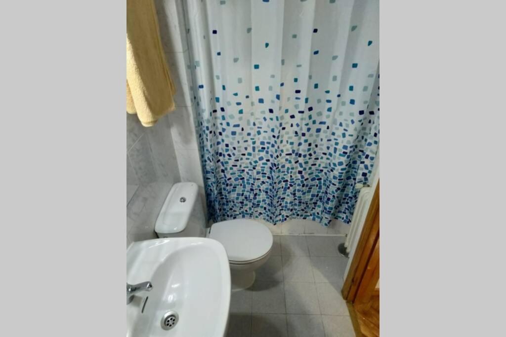 Airport Ifema Barajas Home Мадрид Екстериор снимка