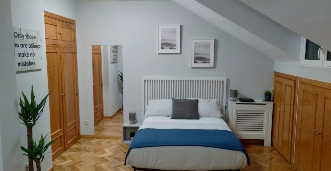 Airport Ifema Barajas Home Мадрид Екстериор снимка